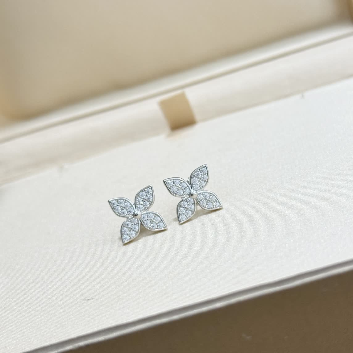 Van Cleef & Arpels Silver Flower Stud Earrings with Diamonds